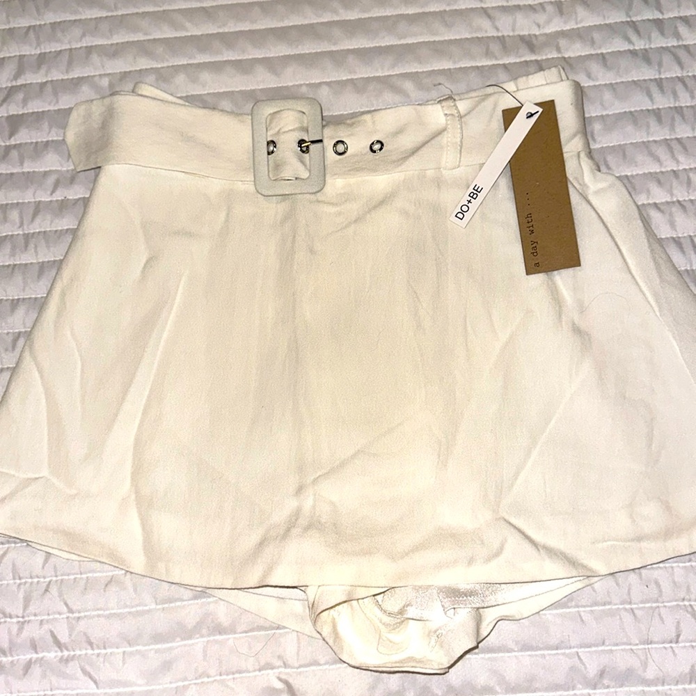 White skirt/skort combo with matching buckled belt